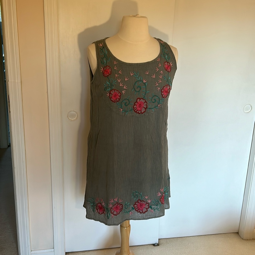 A La Tzarina Handcrafted Embroidered Floral Sleeveless Dress Size 1XL